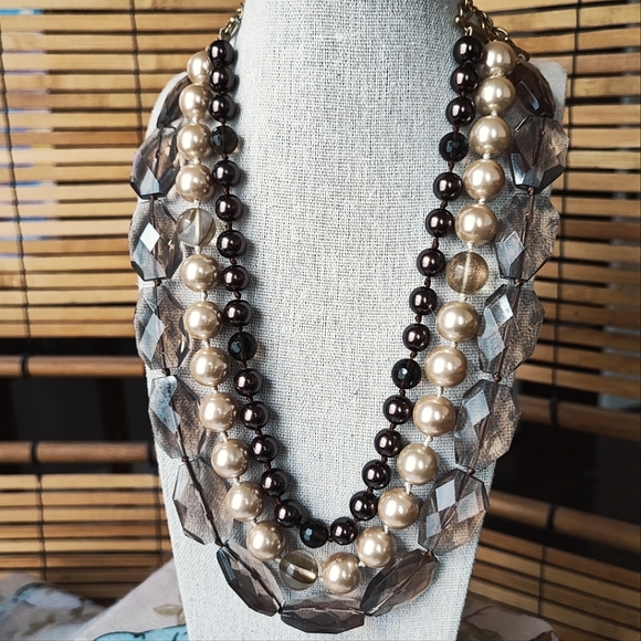 Stella • Dot Signed Triple Strand Glass Pearls, Faceted Acrylic Knotted Necklace - Picture 2 of 9